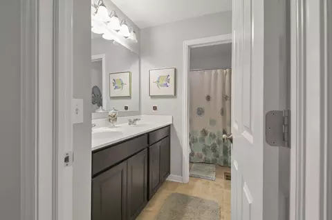 Bath - 4938 Farview Rd, Columbus, OH 43231 photo 5 of 8