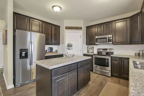 Kitchen - 4938 Farview Rd, Columbus, OH 43231 photo 1 of 6