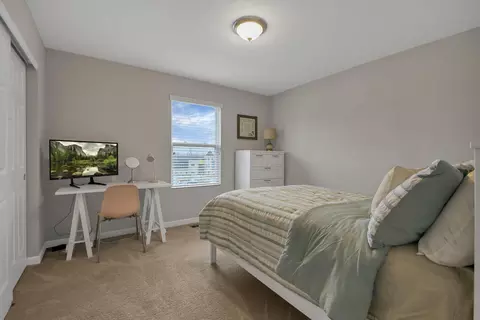 Bedroom - 4938 Farview Rd, Columbus, OH 43231 photo 8 of 14