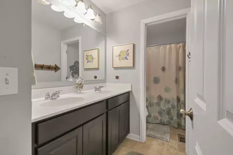 Bath - 4938 Farview Rd, Columbus, OH 43231 photo 6 of 8