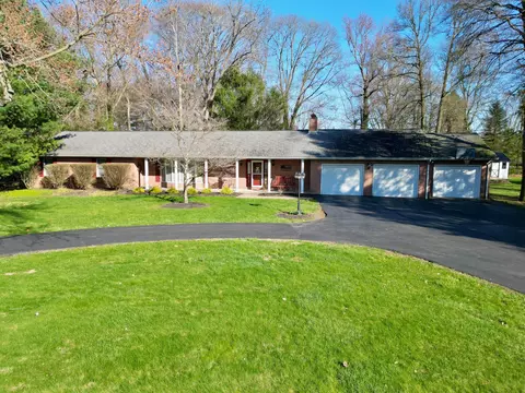 5180 Heritage Dr, Nashport, OH 43830