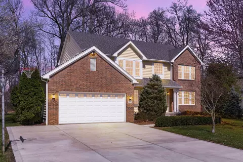 1678 Harrison Pond Dr, New Albany, OH 43054