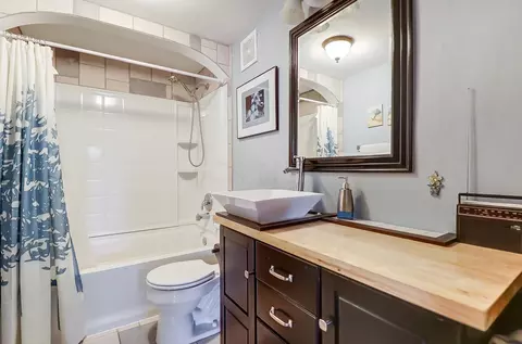 Bath - 280 W Angle Ave, Logan, OH 43138 photo 1 of 4