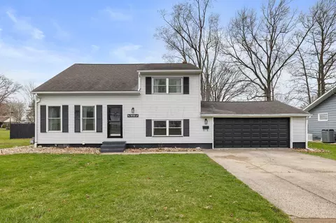 910 Woodbine St, Willard, OH 44890