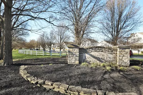 1832 Village Ridge Ln, Columbus, OH 43219