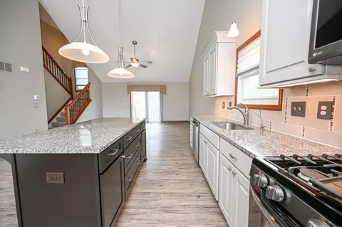 Kitchen - 5850 Stevens Dr, Orient, OH 43146 photo 4 of 18