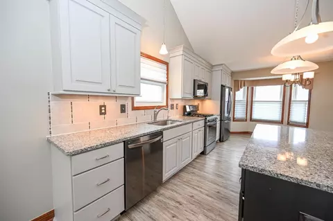 Kitchen - 5850 Stevens Dr, Orient, OH 43146 photo 5 of 18