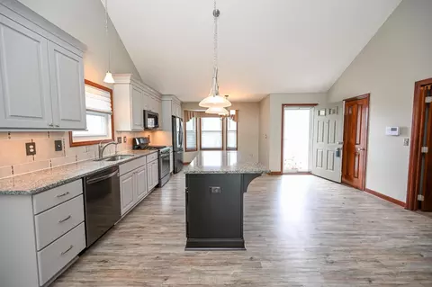 Kitchen - 5850 Stevens Dr, Orient, OH 43146 photo 8 of 18