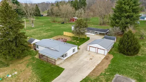 3055 Corvus Dr, Zanesville, OH 43701