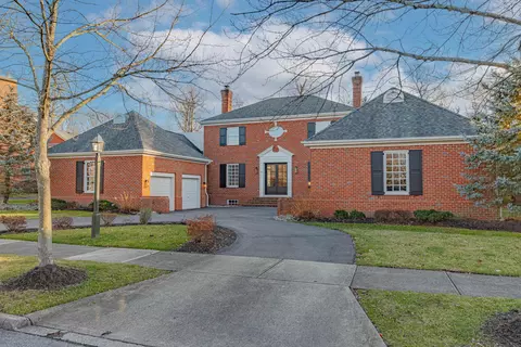 7715 Sudbrook Sq, New Albany, OH 43054