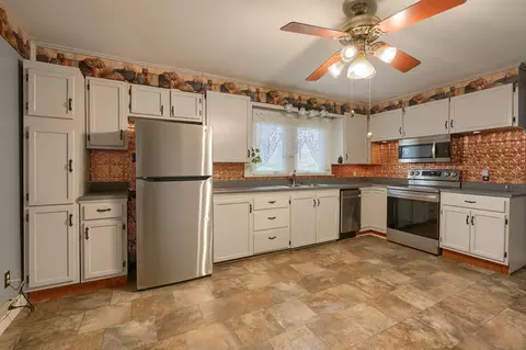 Kitchen - 3664 Four Mile Rd, Jackson, OH 45640 photo 2 of 4