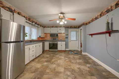 Kitchen - 3664 Four Mile Rd, Jackson, OH 45640 photo 4 of 4