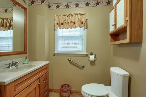 Bath - 3664 Four Mile Rd, Jackson, OH 45640 photo 3 of 3