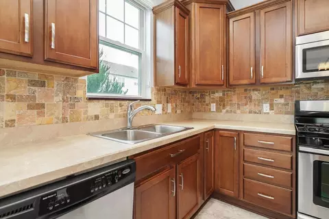 Kitchen - 6360 Chetti Dr, Columbus, OH 43213 photo 2 of 3
