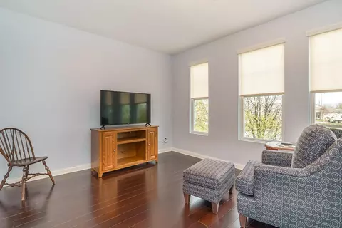 Living - 6360 Chetti Dr, Columbus, OH 43213 photo 2 of 4