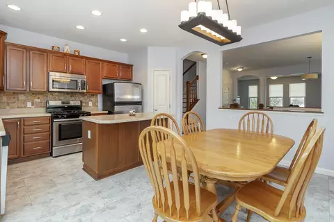 Dining - 6360 Chetti Dr, Columbus, OH 43213 photo 2 of 3