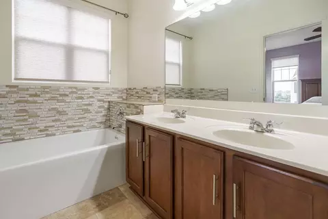 Bath - 6360 Chetti Dr, Columbus, OH 43213 photo 4 of 6