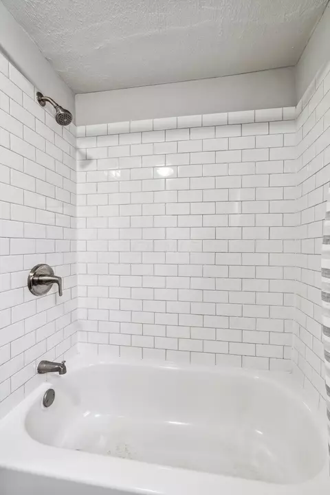 Bath - 808 E 4th Ave, Columbus, OH 43201 photo 3 of 3