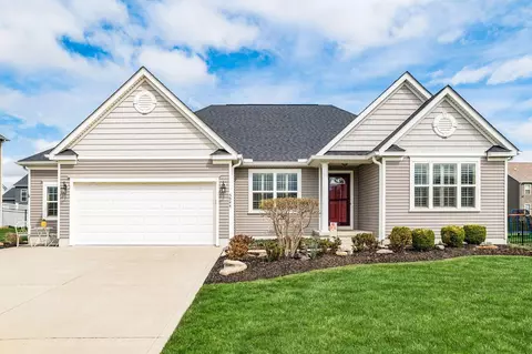 5944 Blue Star Dr, Grove City, OH 43123