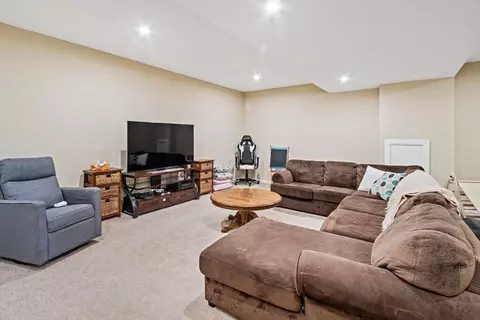 Living - 2176 Nelson Ln, Delaware, OH 43015 photo 6 of 6