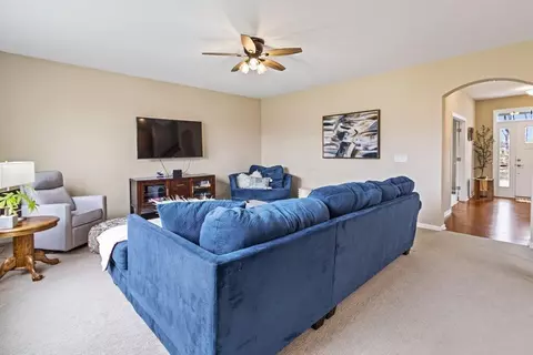 Living - 2176 Nelson Ln, Delaware, OH 43015 photo 4 of 6