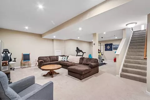Living - 2176 Nelson Ln, Delaware, OH 43015 photo 5 of 6