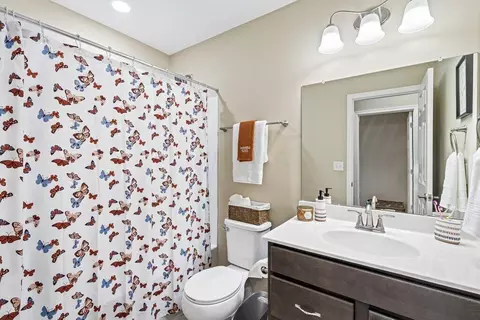 Bath - 2176 Nelson Ln, Delaware, OH 43015 photo 5 of 6