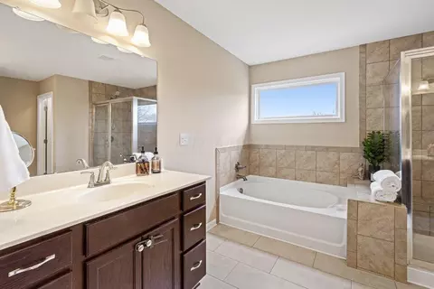 Bath - 2176 Nelson Ln, Delaware, OH 43015 photo 3 of 6