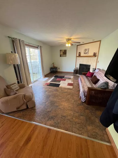 Living - 10 E Fieldstone Dr, Pataskala, OH 43062 photo 1 of 3