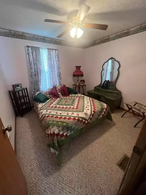 Bedroom - 10 E Fieldstone Dr, Pataskala, OH 43062 photo 4 of 4