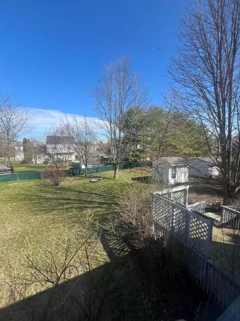 Exterior - 10 E Fieldstone Dr, Pataskala, OH 43062 photo 2 of 4