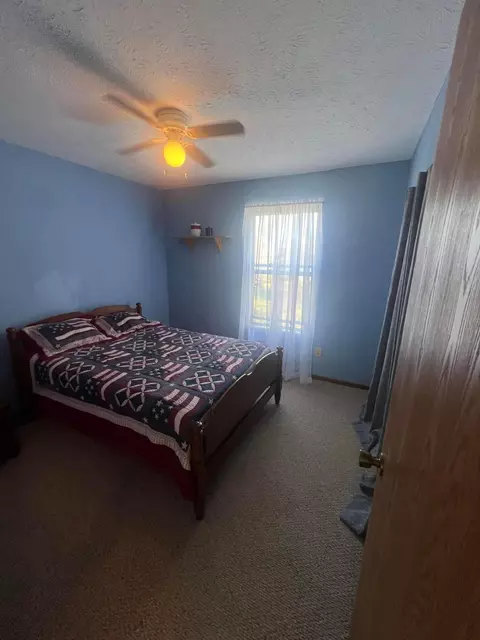 Bedroom - 10 E Fieldstone Dr, Pataskala, OH 43062 photo 2 of 4