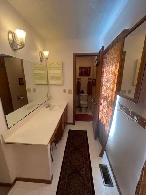 Bath - 10 E Fieldstone Dr, Pataskala, OH 43062 photo 1 of 4