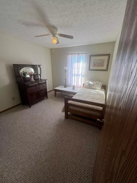 Bedroom - 10 E Fieldstone Dr, Pataskala, OH 43062 photo 3 of 4