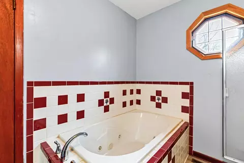 Bath - 61 David St, Delaware, OH 43015 photo 4 of 4