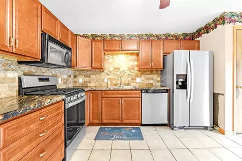 Kitchen - 61 David St, Delaware, OH 43015 photo 5 of 6