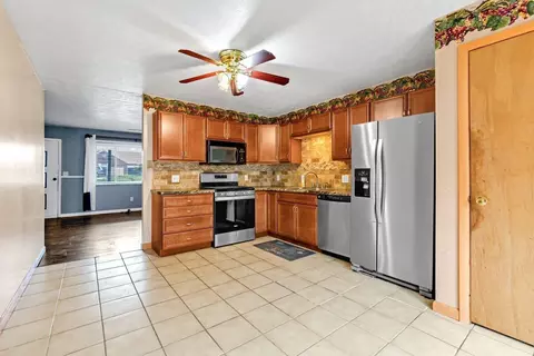 Kitchen - 61 David St, Delaware, OH 43015 photo 1 of 6