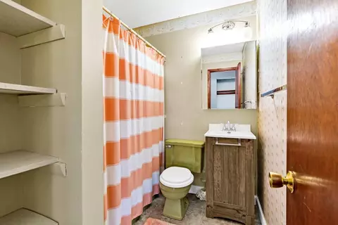 Bath - 61 David St, Delaware, OH 43015 photo 1 of 4