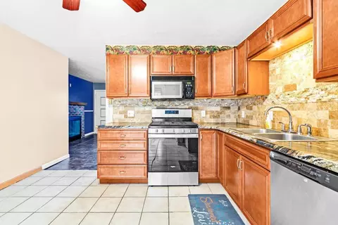 Kitchen - 61 David St, Delaware, OH 43015 photo 6 of 6