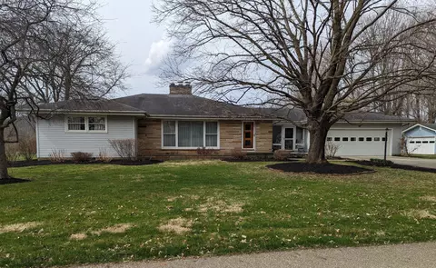 48 Highland Ave, Saint Louisville, OH 43071
