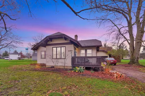 1054 Lakeshore Dr E, Hebron, OH 43025