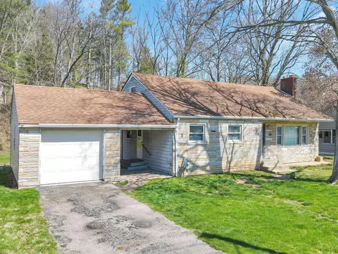 56 Keynes Dr, Logan, OH 43138