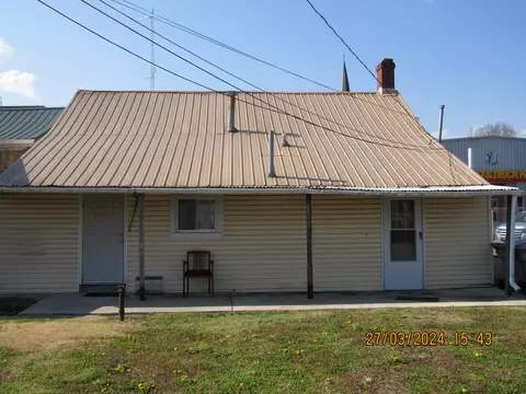 144 E Franklin St, Circleville, OH 43113 photo 3