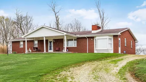 5693 N State Route 376 NW, Mcconnelsville, OH 43756