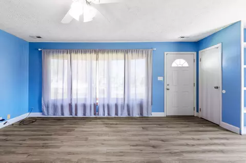 Living - 1403 Trachsel Ave, Marion, OH 43302 photo 2 of 3