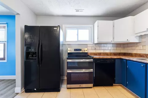 Kitchen - 1403 Trachsel Ave, Marion, OH 43302 photo 2 of 4