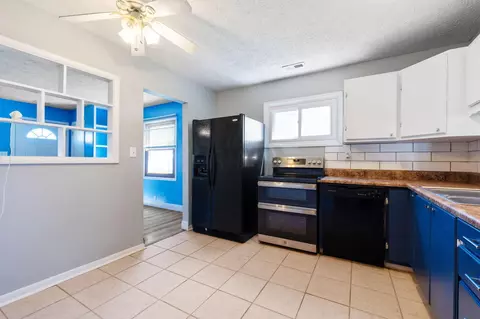 Kitchen - 1403 Trachsel Ave, Marion, OH 43302 photo 3 of 4