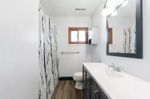 Bath - 1403 Trachsel Ave, Marion, OH 43302 photo 1 of 5