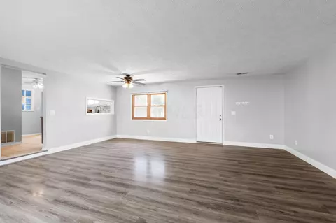 Living - 1403 Trachsel Ave, Marion, OH 43302 photo 3 of 3