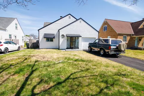 886 Chestershire Rd, Columbus, OH 43204